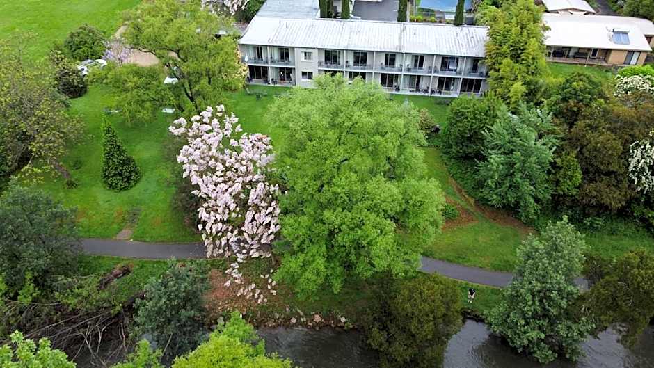 Riverbank Park MOTEL