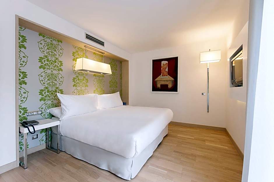 Occidental Praha Five