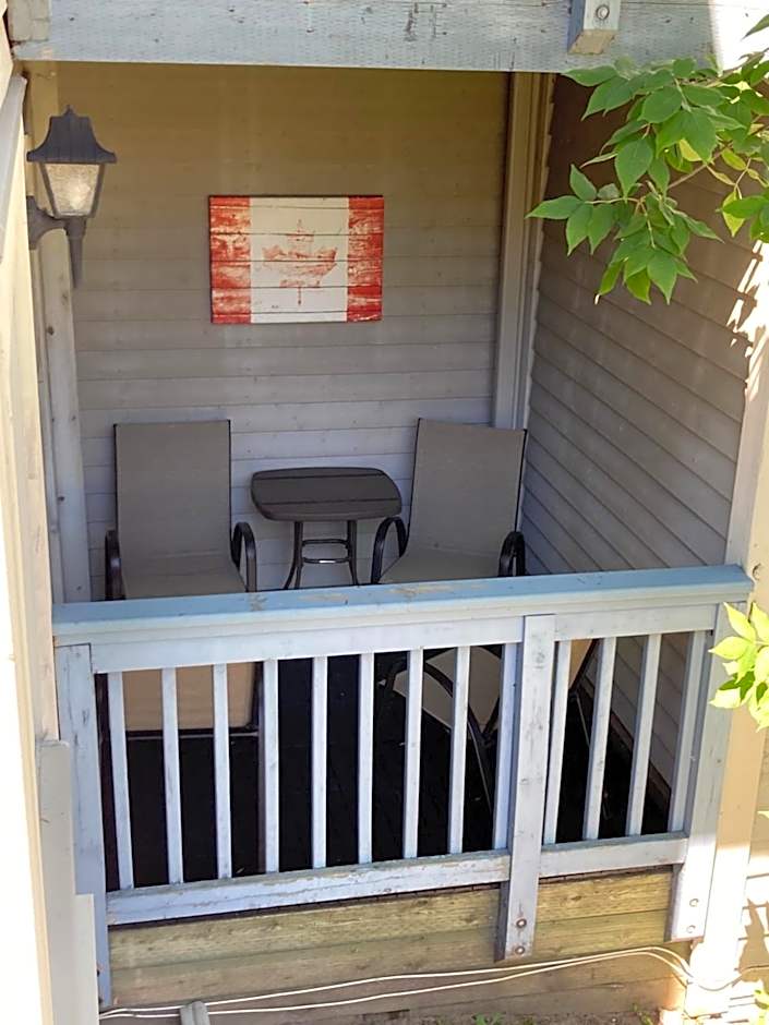 Modern Mountainside Ski In/Ski Out Studio at Blue