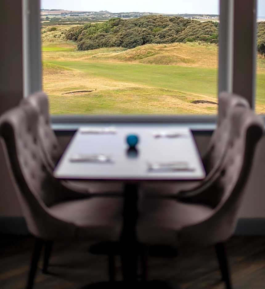 GOLF View Hotel & Macintosh Restaurant