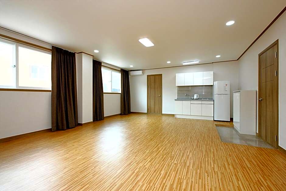 Traum Hotel & Condo