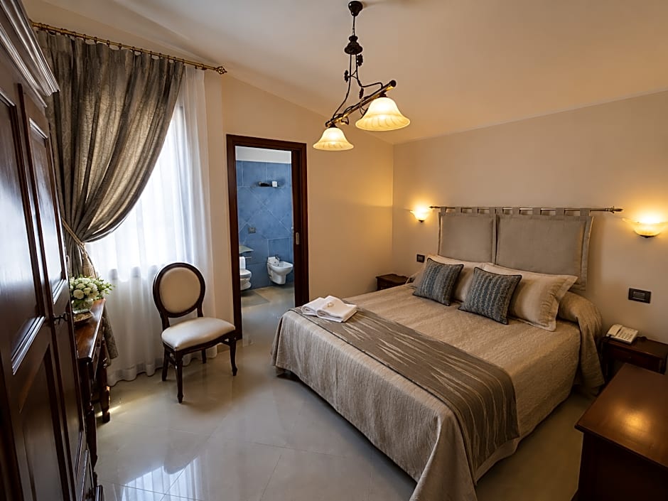 HOTEL HIERACON