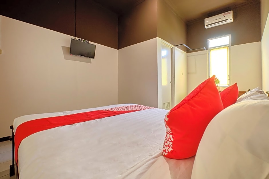 OYO 2519 Mayang Garini