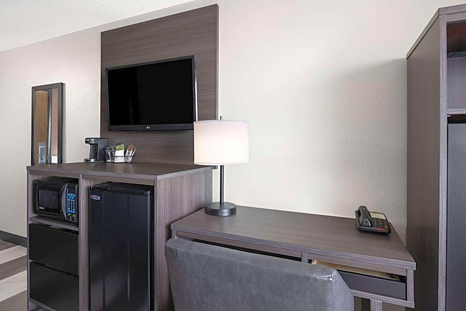 Super 8 by Wyndham Conrad