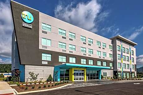 Tru by Hilton Roanoke Hollins, VA