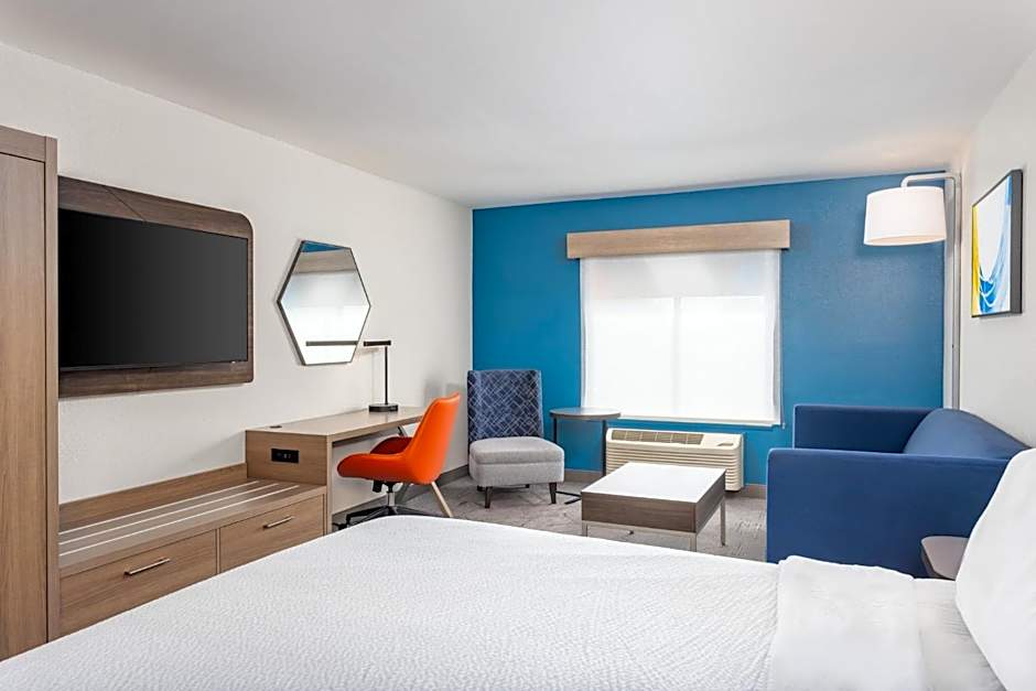 Holiday Inn Express & Suites Lancaster by IHG