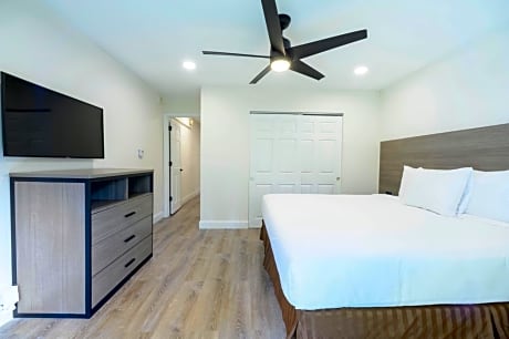 One-Bedroom Suite - Newly Renovated
