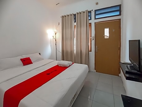 RedDoorz Syariah near RSUD Karawang 2