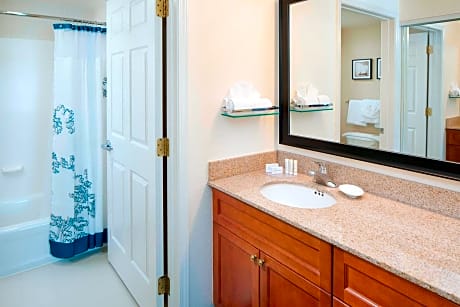Suite, 1 Bedroom (Mobility/Hearing Accessible, Tub)