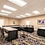 La Quinta Inn & Suites by Wyndham Cincinnati Sharonville