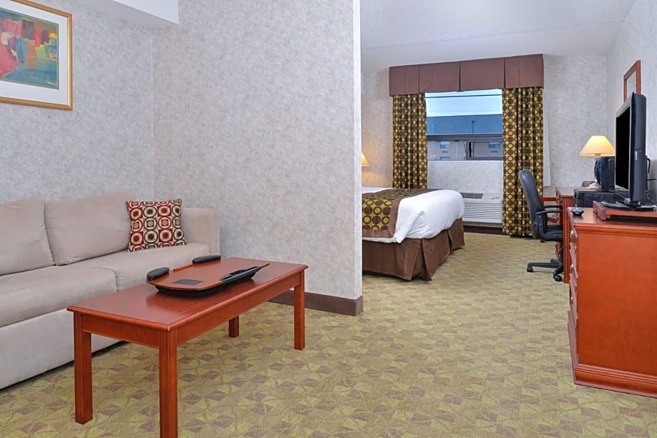 Lexington Inn & Suites Windsor