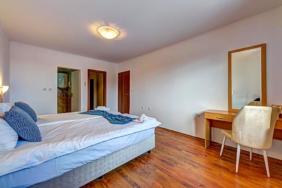 Complex Silver Hills