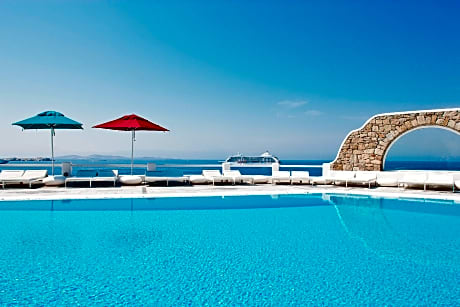 Kouros Hotel and Suites