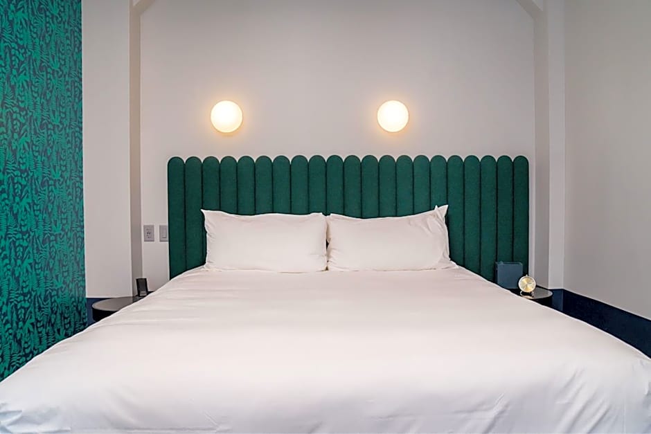 Photo 1 of 1 of 1 King Bed, City View