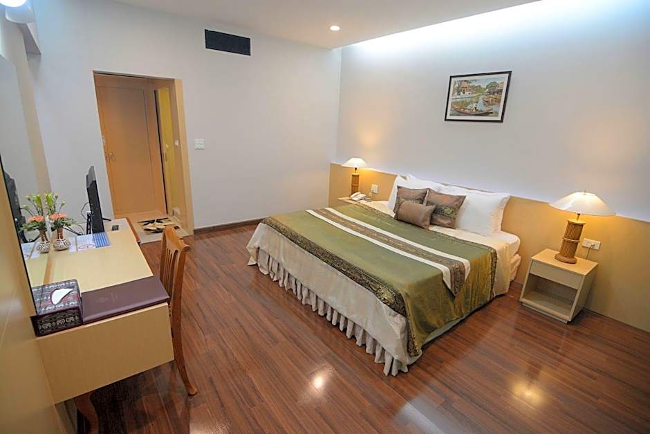 Charoen Hotel