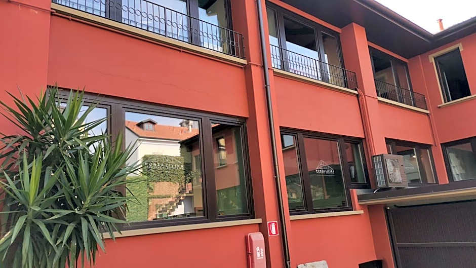 LT - Room's Bed & Living