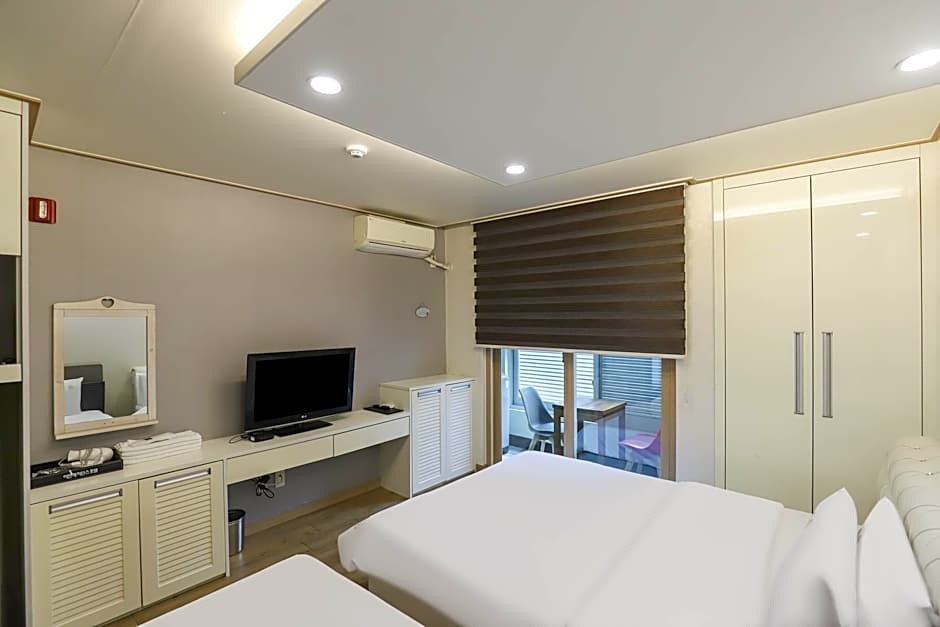 Ean Residence