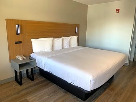 King Room - Disability Access - Non-Smoking