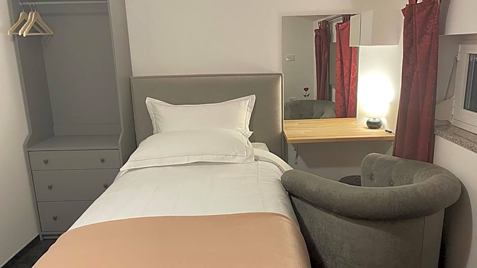 MADONCA ROOMS & RESTAURANT