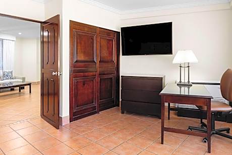 Two-Bedroom Master Suite-Lounge Access