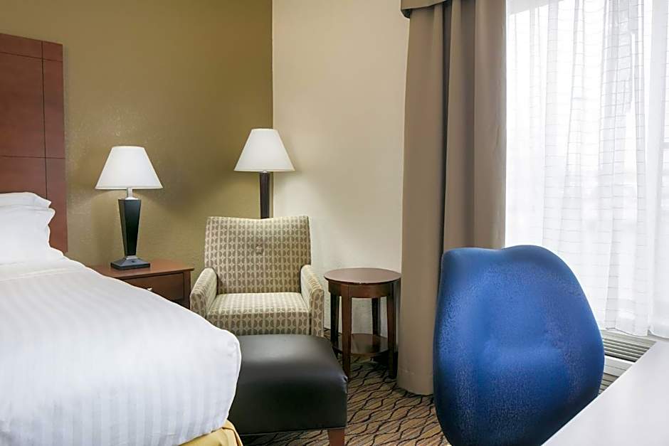 Holiday Inn Express Hotel And Suites Clinton By IHG