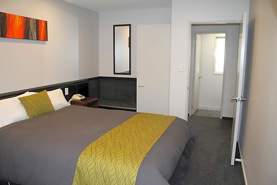 Birchwood Manor Motel