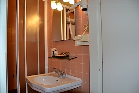 Economy Double or Twin Room (1 Double Bed)