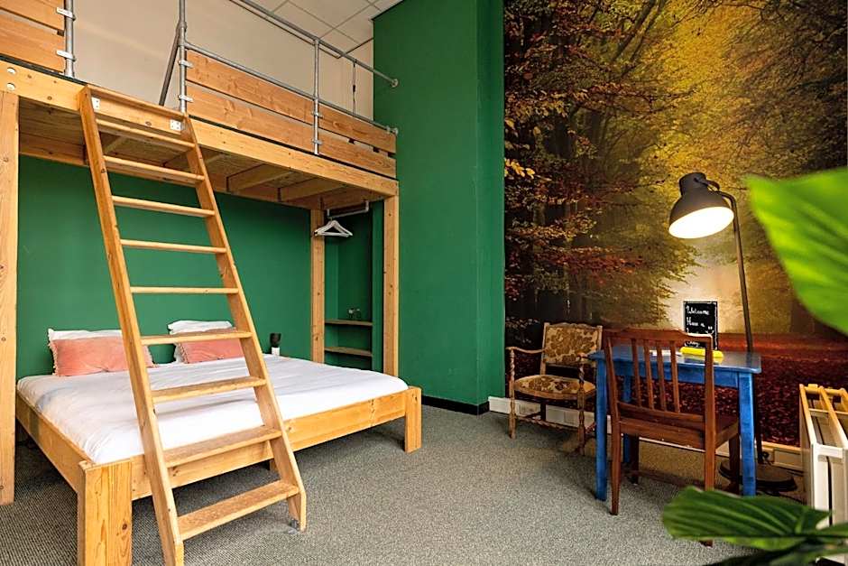 Hostel Roots