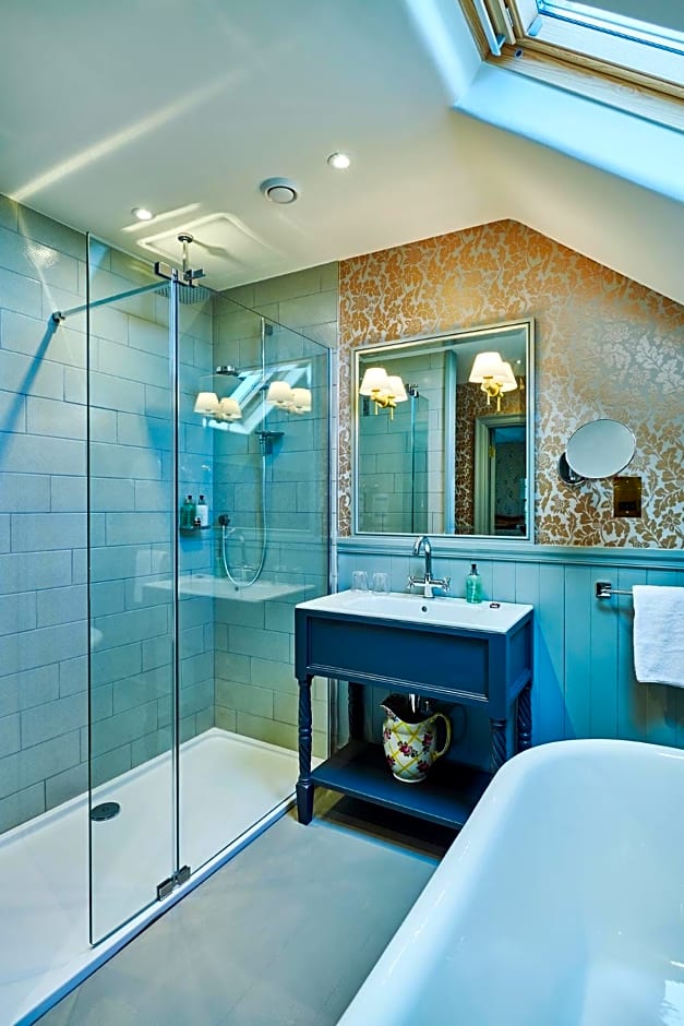 Monkstadt 1745 Restaurant with Rooms