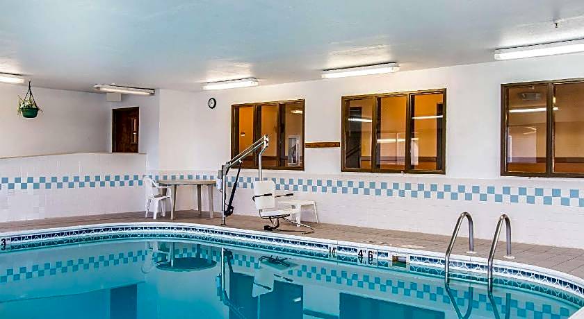 Econo Lodge Inn & Suites Pekin - Peoria Area