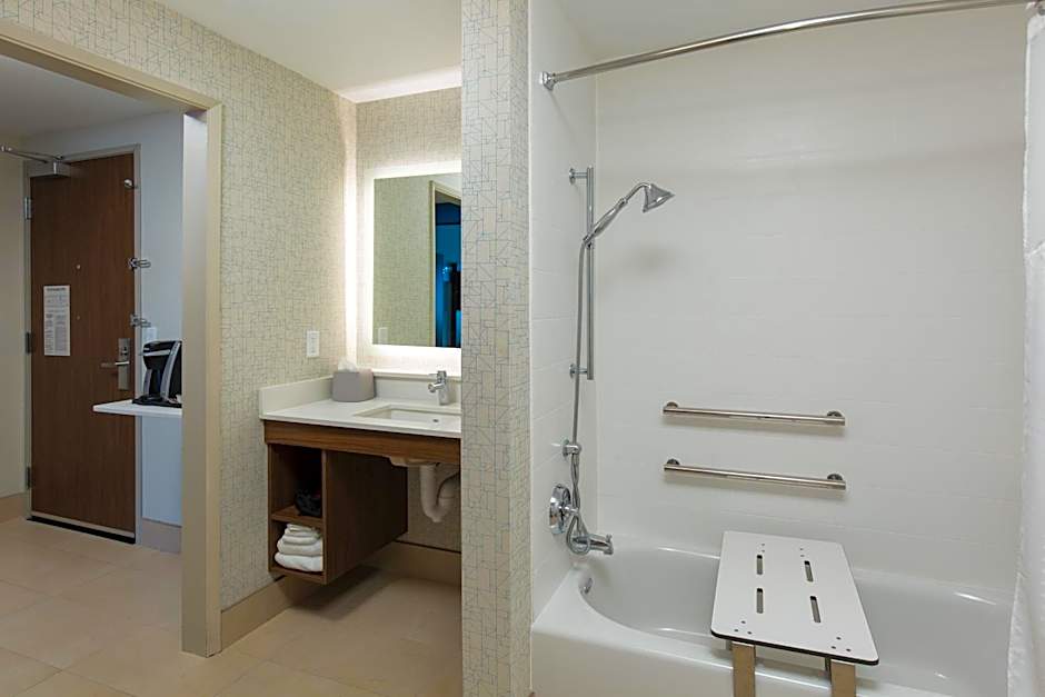 Holiday Inn Express Visalia - Sequoia Gateway Area By IHG