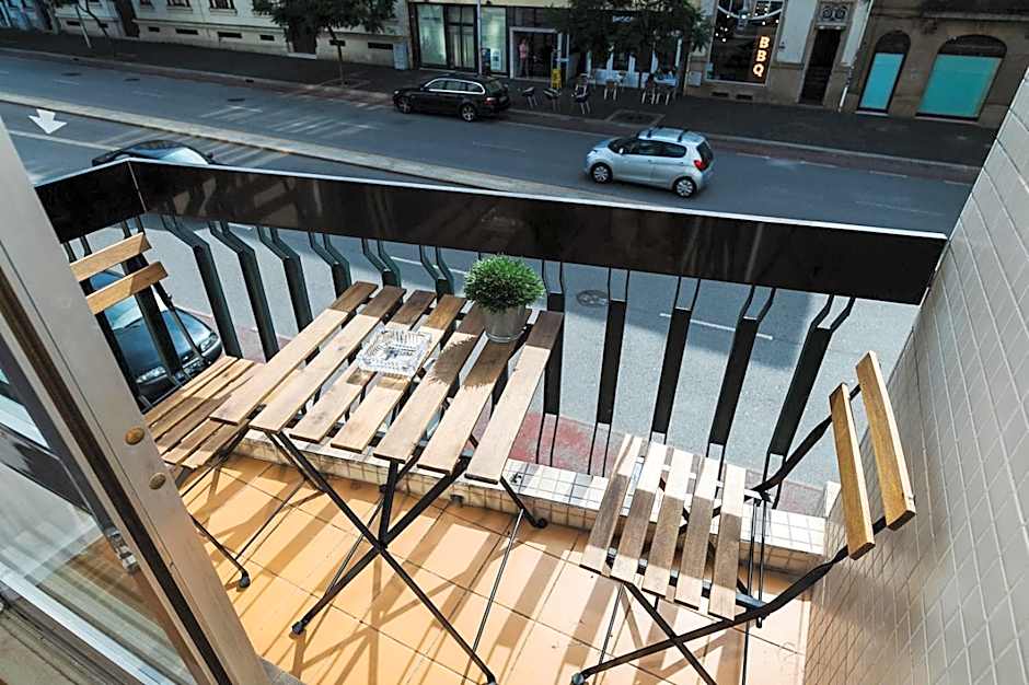 Avenue View Rooms - Guest House