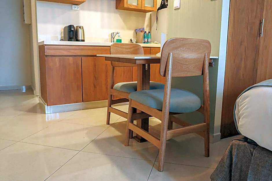 Majestic City Suites & Beach Hotel