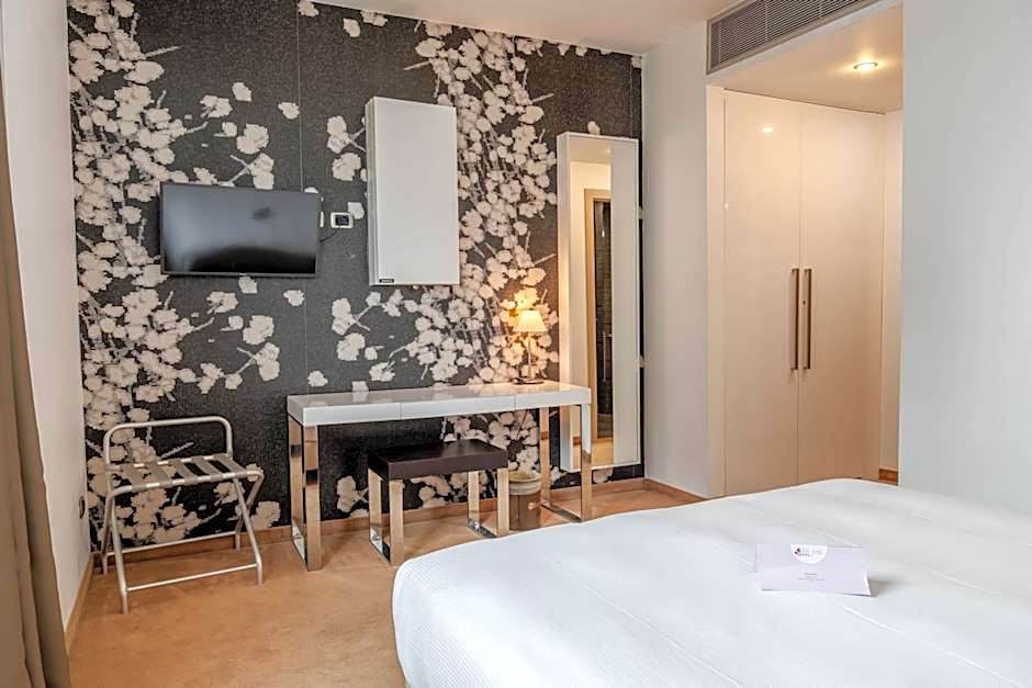 For You Hotel