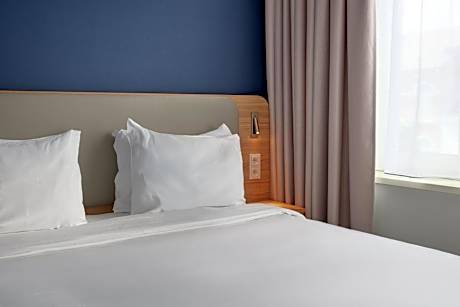 Standard King Room - Free Breakfast