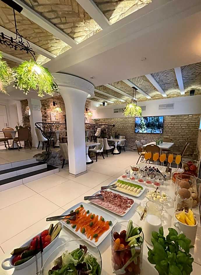 Moon Garden Old Town Hotel