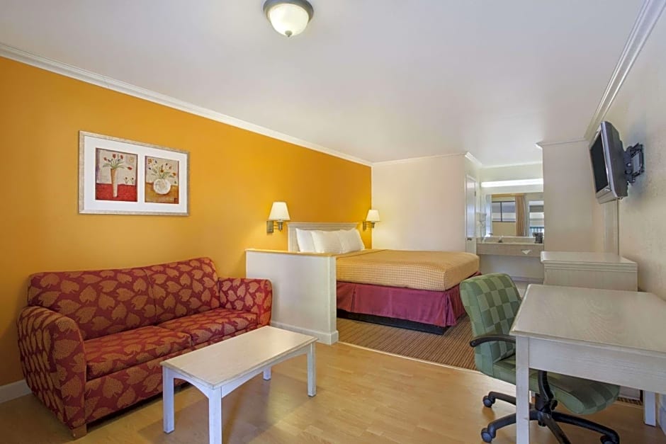 Travelodge by Wyndham Lemoore Near Naval Air Station