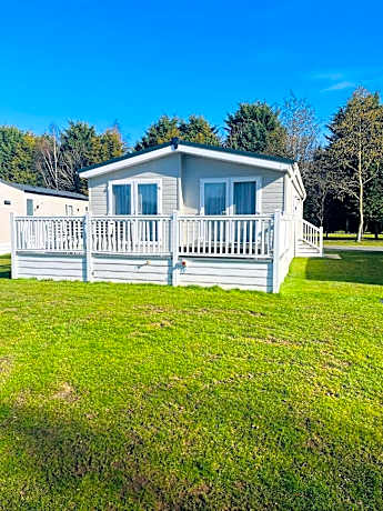 Hemingway Lodge with Hot Tub