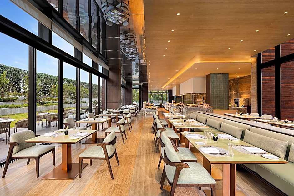 The Den Bengaluru, Lxr Hotels & Resorts