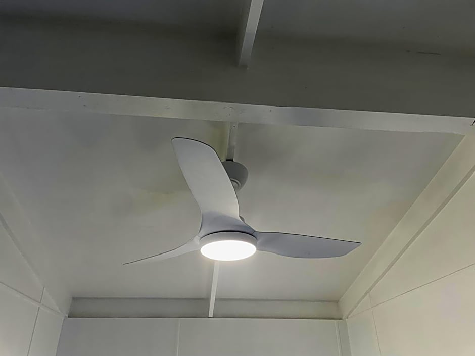 Lakes Main Holiday Park