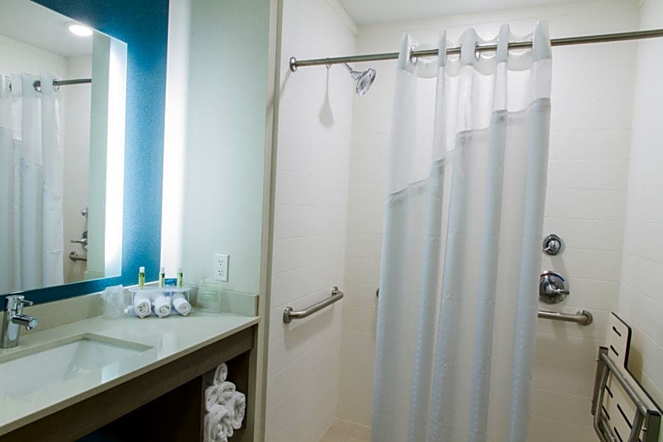 Holiday Inn Express & Suites Litchfield By IHG