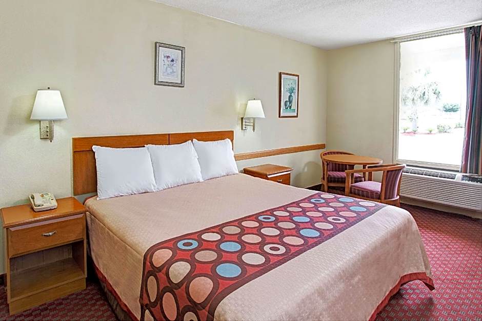 Super 8 by Wyndham Walterboro