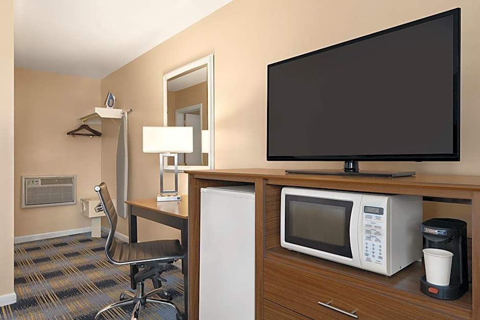 Days Inn by Wyndham Middletown/Newport Area