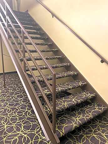 Queen Room - Non-Smoking (Stairs Access)
