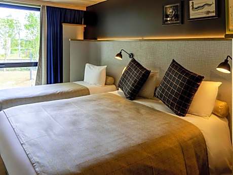 Standard Room with One Double Bed and Three Single Beds
