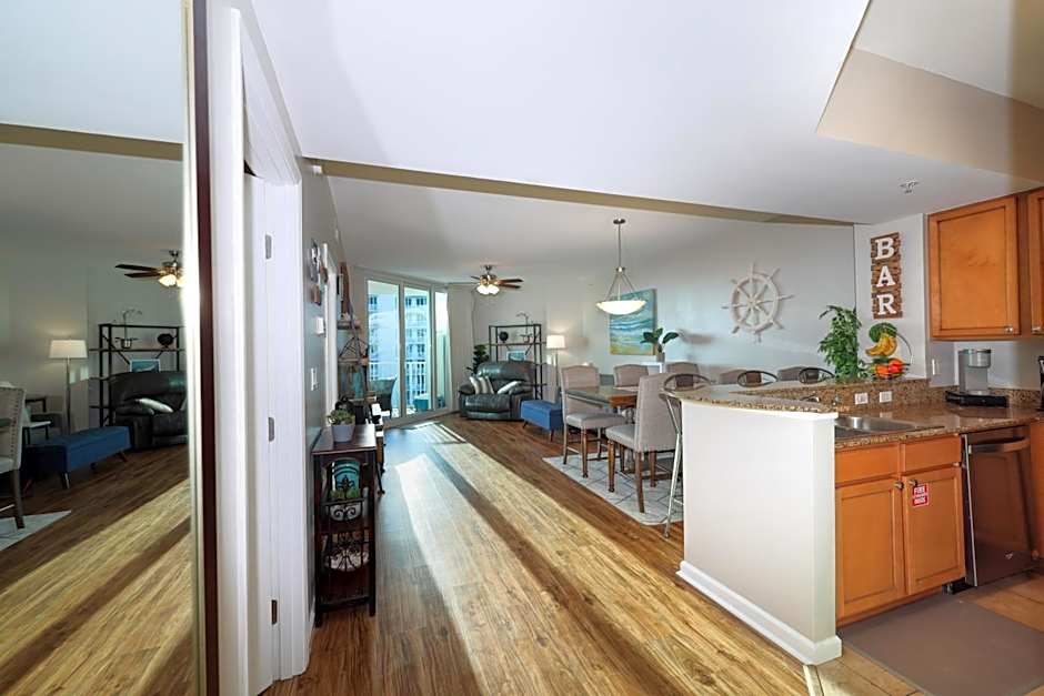 Marvelous 9th Floor Condo Gulf, Pool & Sunset View