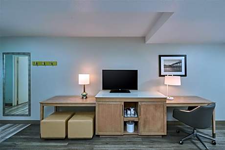 King Studio Suite with Balcony - Non-Smoking