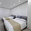 White 1903 - Rooftop Pool & Luxury Rooms