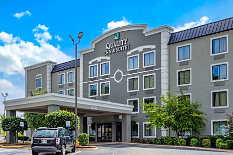 Quality Inn & Suites Chattanooga West near Lookout Mountain