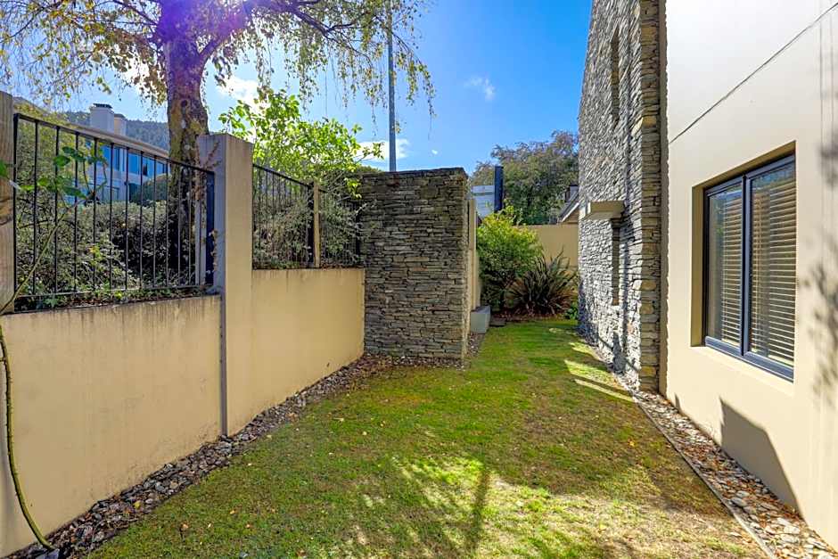 Garden Court Suites & Apartments